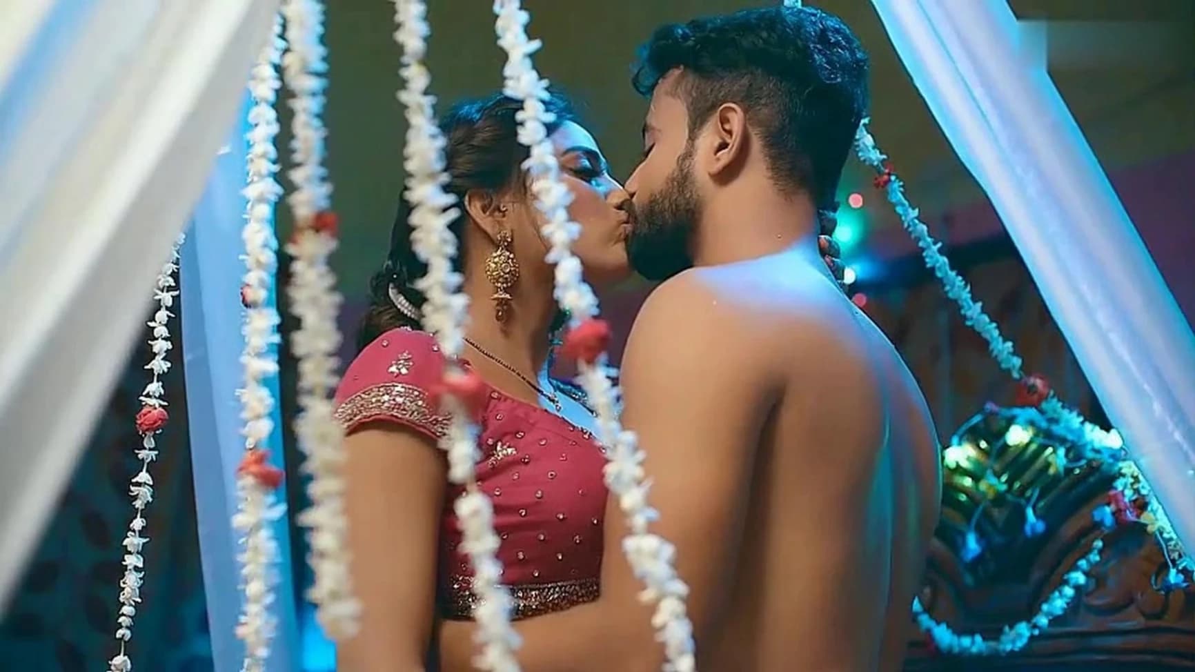 Actress Ruks Khandagale strips topless and gives a sloppy blowjob - Video 2