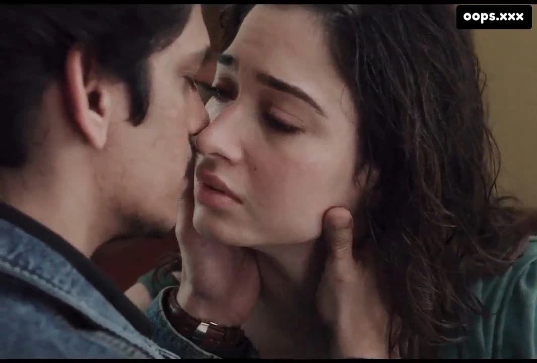 Tamanna Bhatia gets her blouse torn and enjoys steamy sex with boyfriend - Video 2