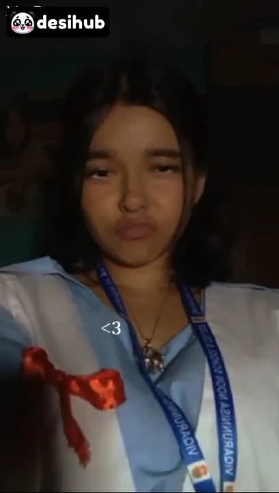 This hot school girl babe gets fully nude for her viral MMS and fingers her pussy deep - Video 1