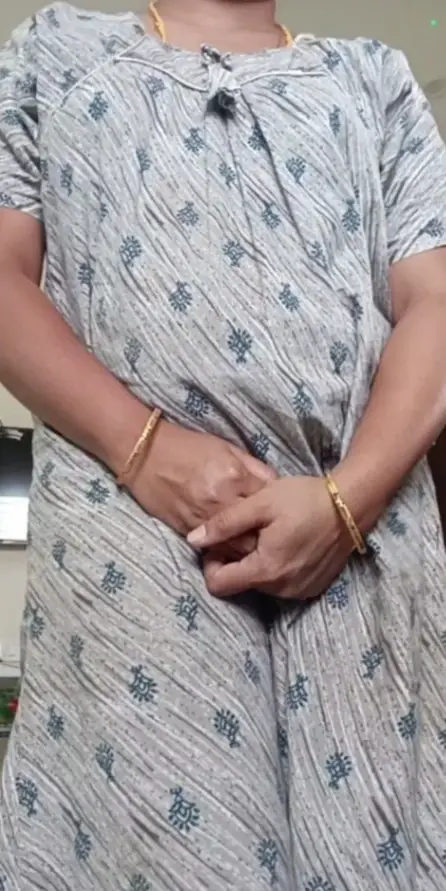 Featured image for Tamil wife strips her nightie and shows full nude body on videocall service recording