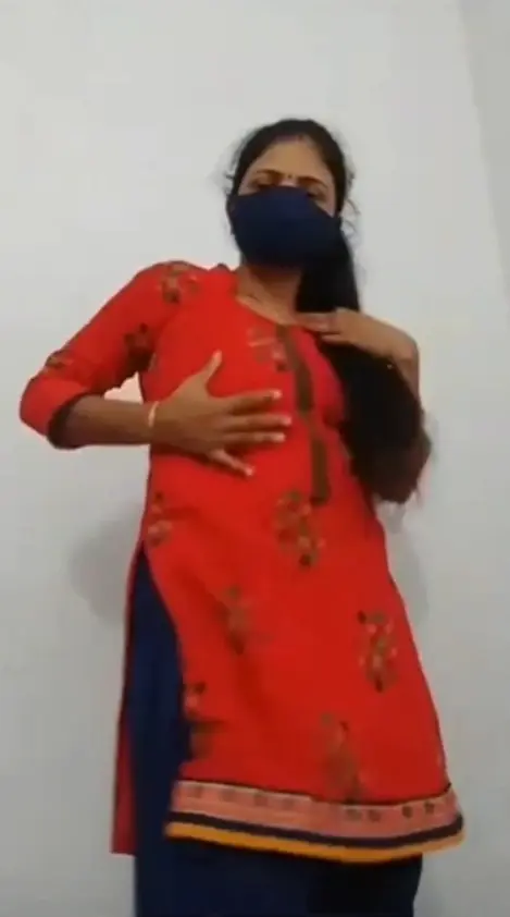 Featured image for Hot desi wife strips fully nude and shows her beautiful big assets on live cam