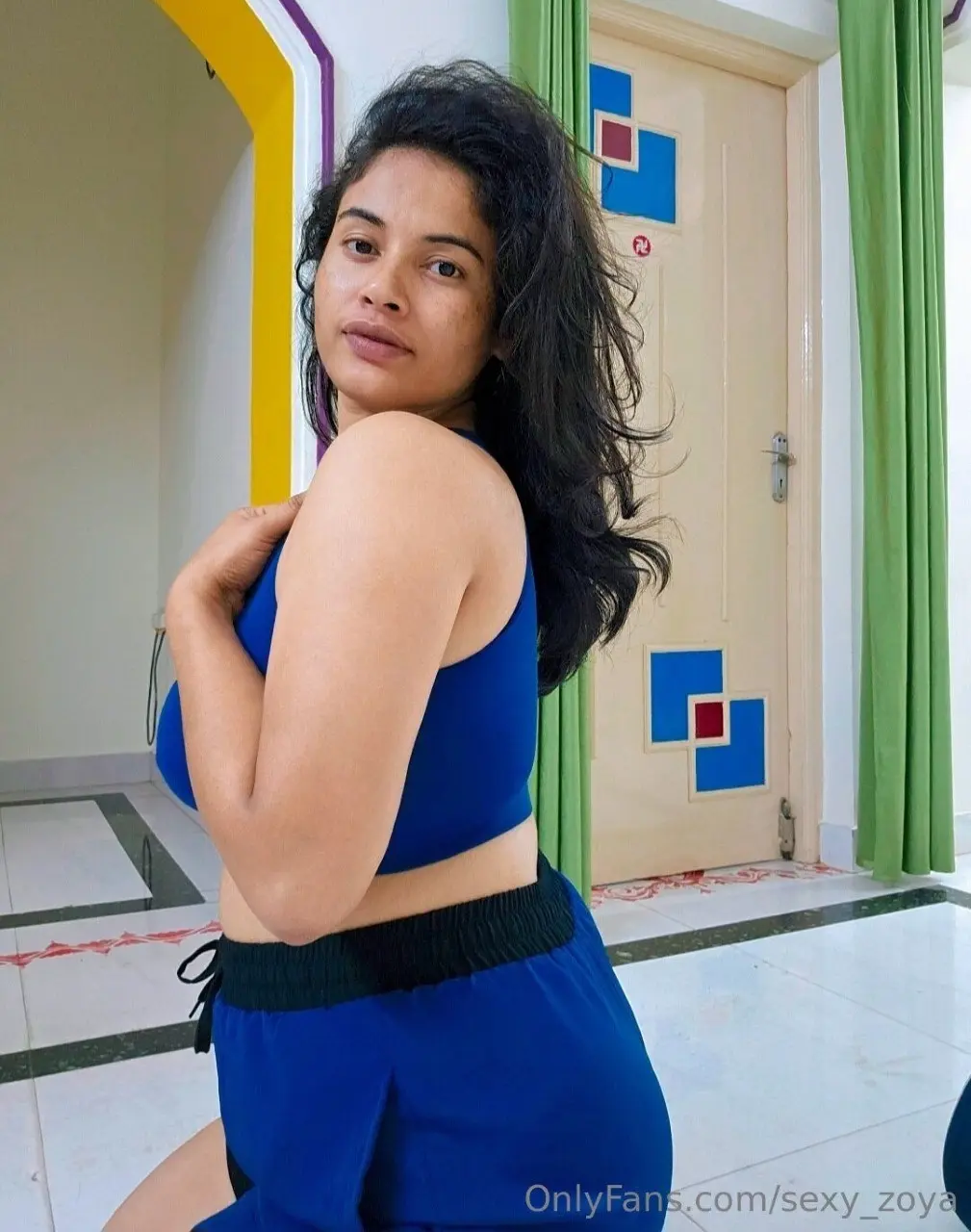 Featured image for Sexy Zoya Shows Off Her Big Boobs And Presses Them On Cam
